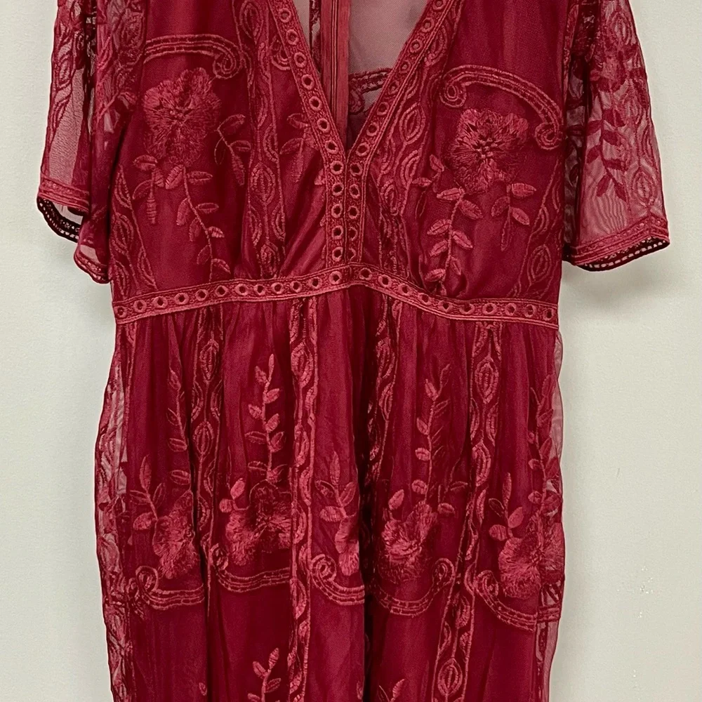 Elegant Deep Red Lace Midi Dress - Picture 5 of 9